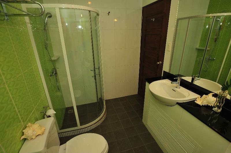 Chalong Beach Front Residence Rawai Экстерьер фото
